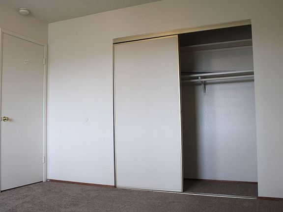5th image of 615 Lexington Ave APT B