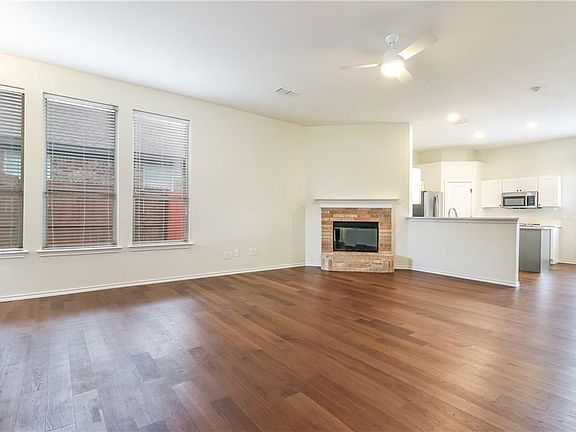 4th image of 6931 Meadow Bend Dr