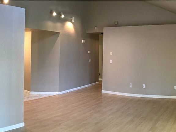 5th image of 8704 Christa Dr NE