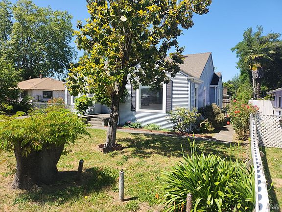 5th image of 825 Burbank Avenue