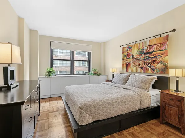 301 East 69th Street 4C image 5 of 6