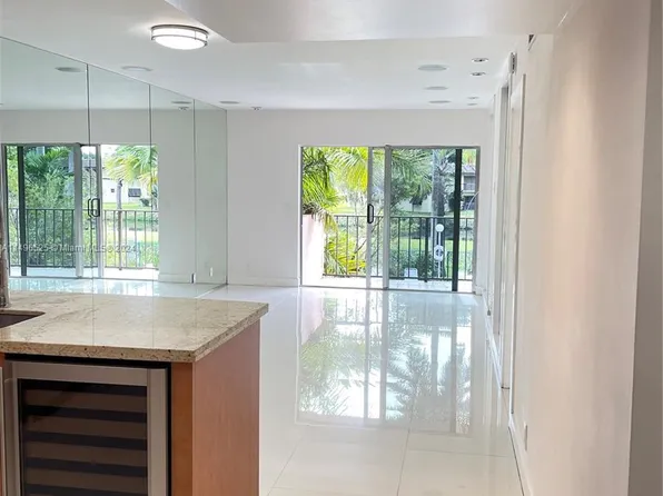 7900 Camino Cir APT 209, Coral Gables, FL 33143