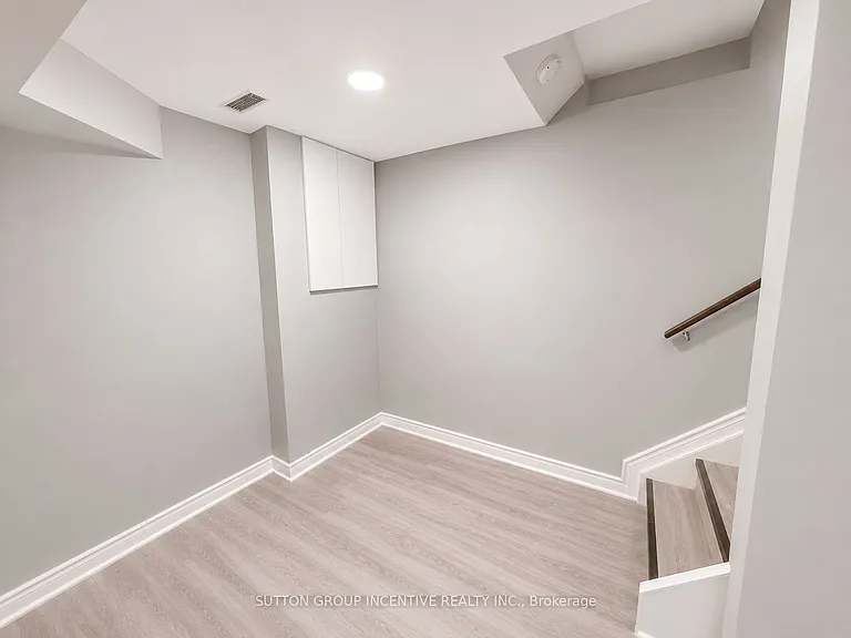 90 Moon Dr — Photo 25