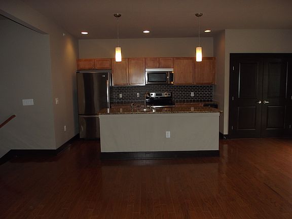 3rd image of 84 W Rich St