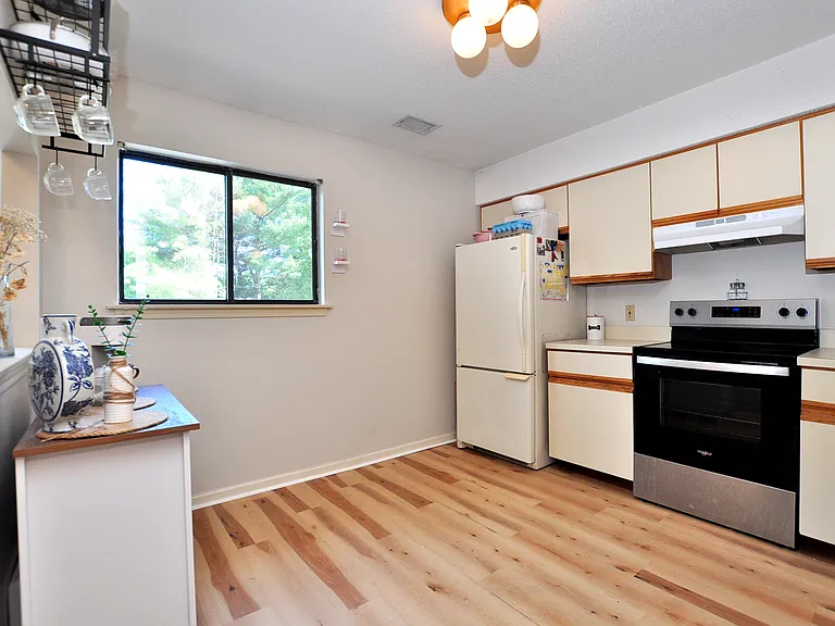30 Simsbury Lndg #30 — Photo 14