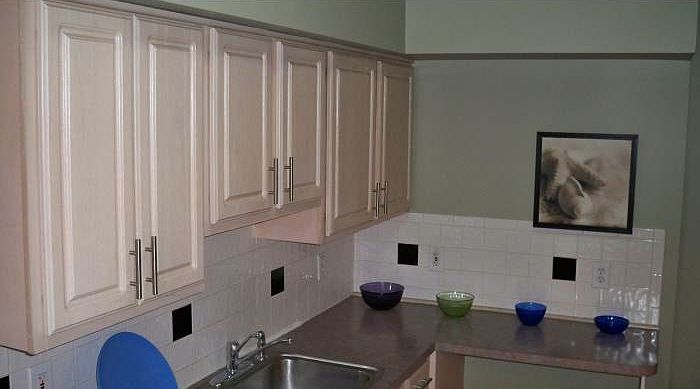 Kitchen w/ DW