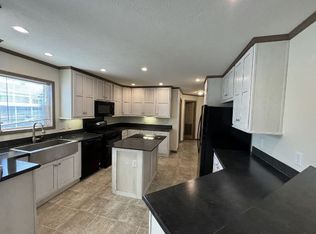 9669 Edgeworth Dr #415, Fenton, MI 48430