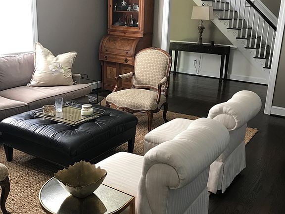 Living room w/ gas fireplace