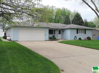 1224 2nd Ave SE, Sioux Center, IA 51250