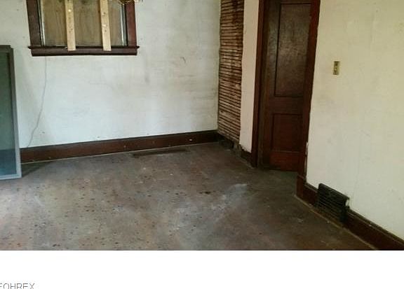 3rd image of 3138 E 98th St