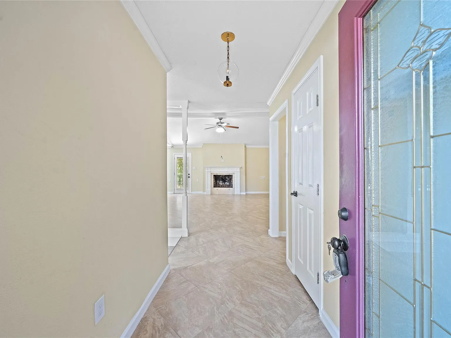 3 bed, 2.0 bath, 1561 sqft, $2,200 — Photo 3