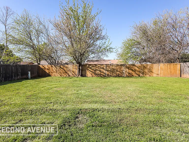 703 Willis St — Photo 17