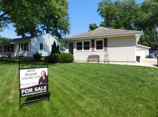1305 Maplecrest Dr, Marion, IA 52302