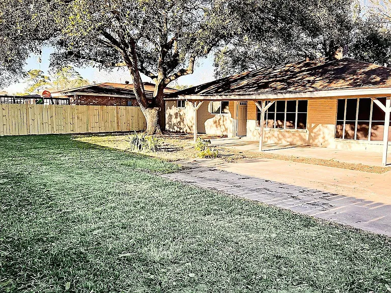 16738 Barcelona Dr — Photo 23