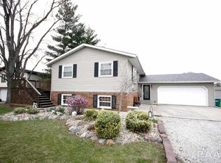 1569 Hickory Point Rd, Metamora, IL 61548