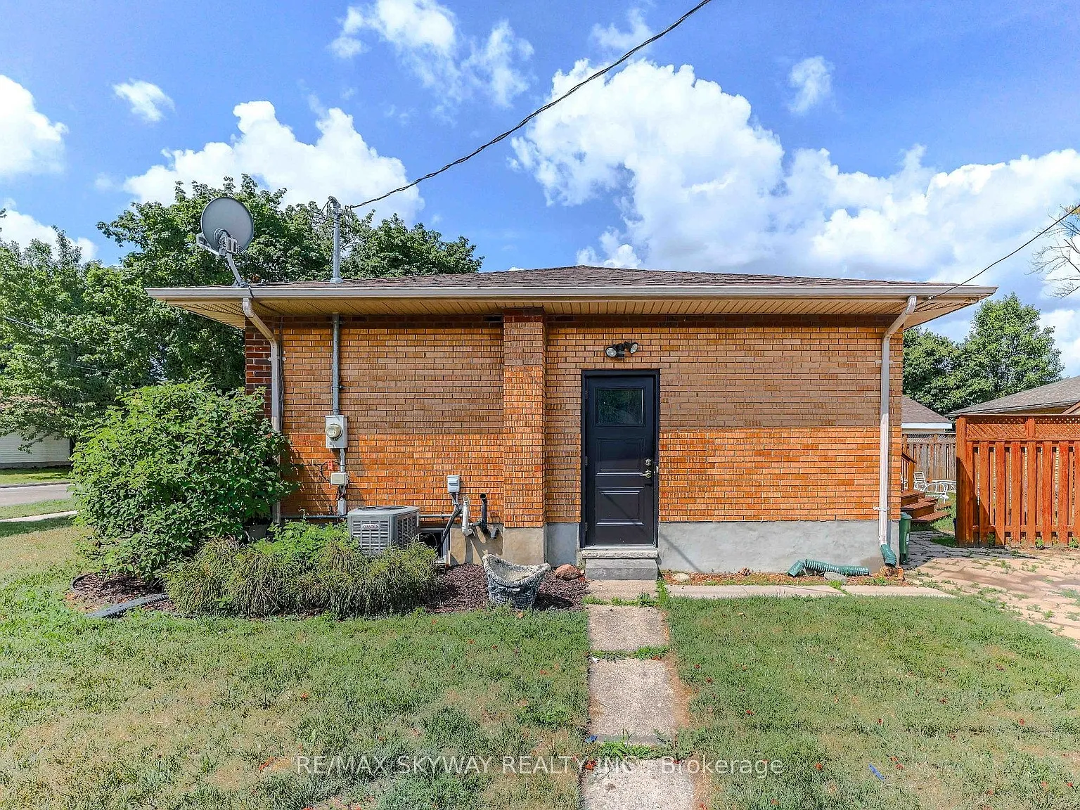 5 bed, $2,400 — Photo 4