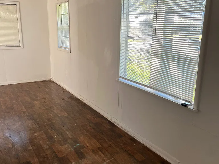 3309 Broadway Ave — Photo 2