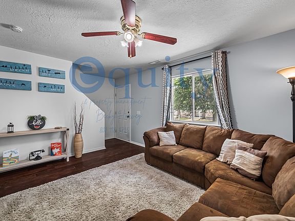 4th image of 703 Ry Ln