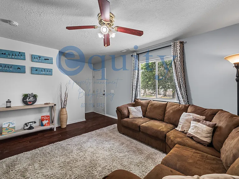 703 Ry Ln — Photo 4