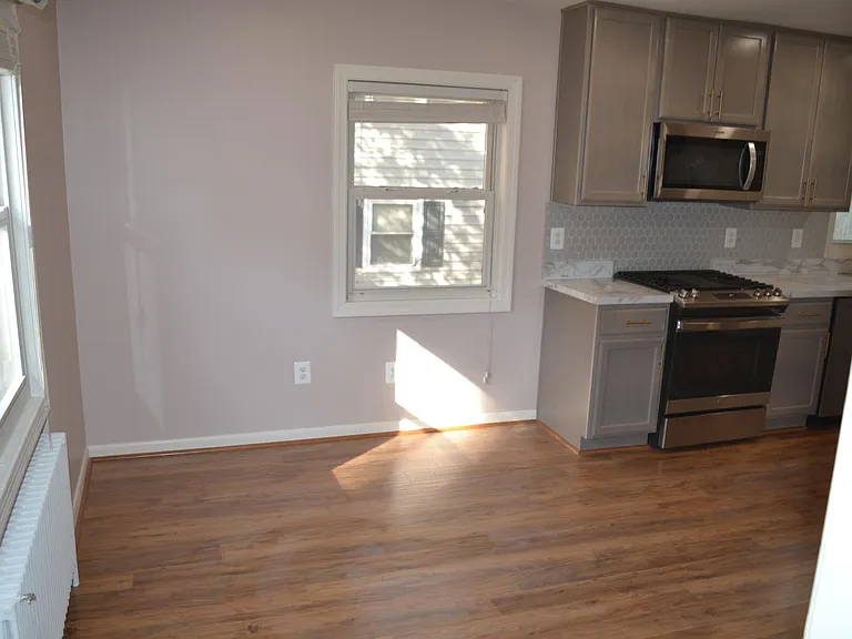 9705 48th Pl — Photo 2
