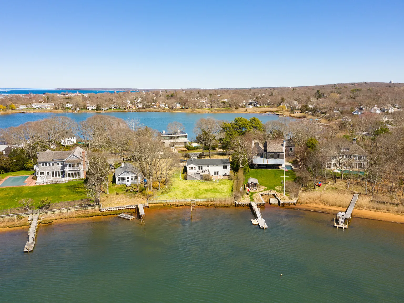 Waterfront in Sag Harbor Village! — Photo 2