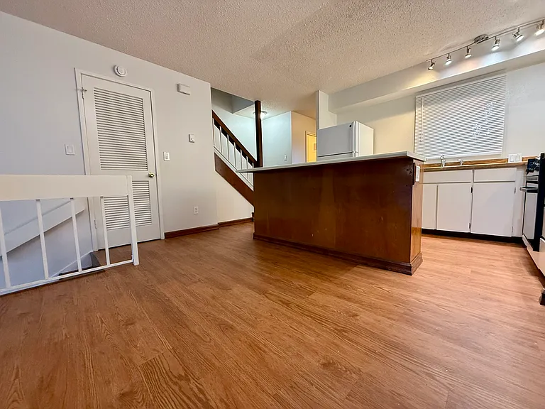 CENTURY APARTMENTS — Photo 10