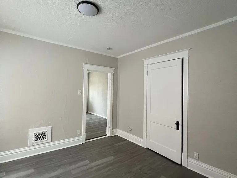 5335 Bancroft Ave — Photo 27