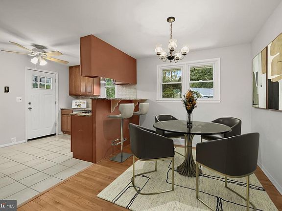 3rd image of 8517 Fowler Ave
