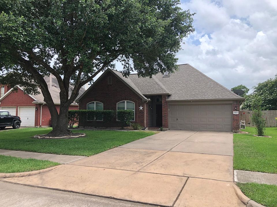 1st image of 17623 Coventry Oaks Dr
