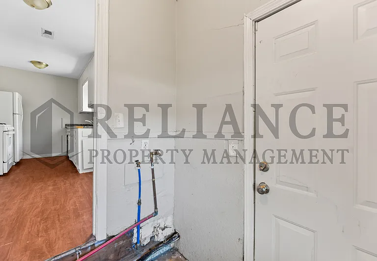 2237 N Erie Ave — Photo 29