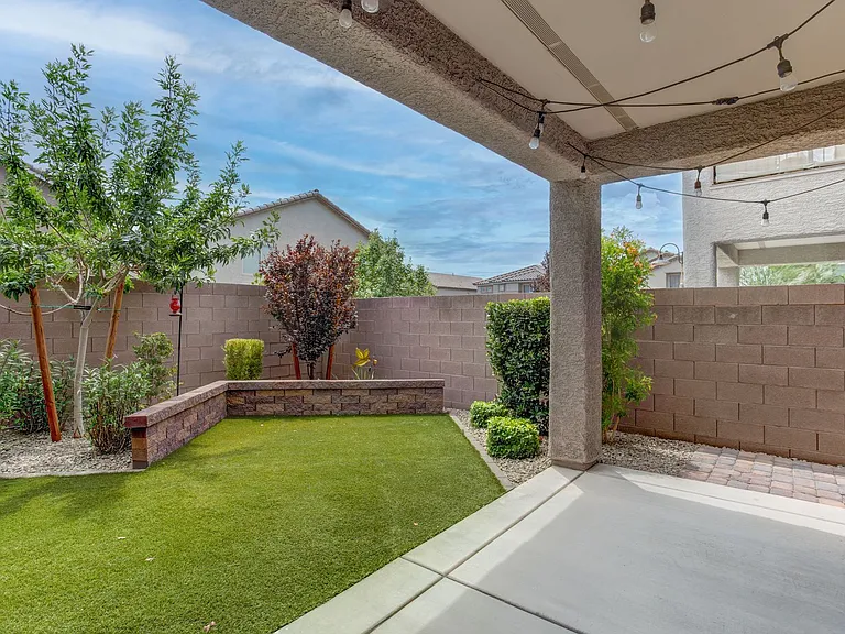 9020 Nopah Peak Ct — Photo 35
