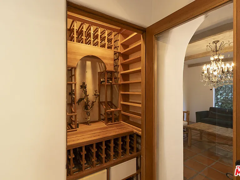 1407 N Beverly Dr — Photo 15
