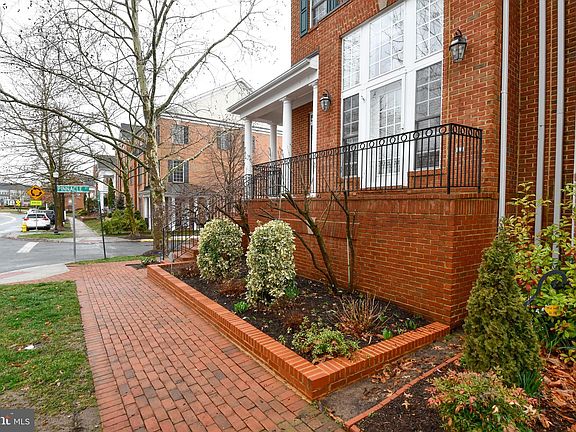 4th image of 705 Belmont Bay Dr