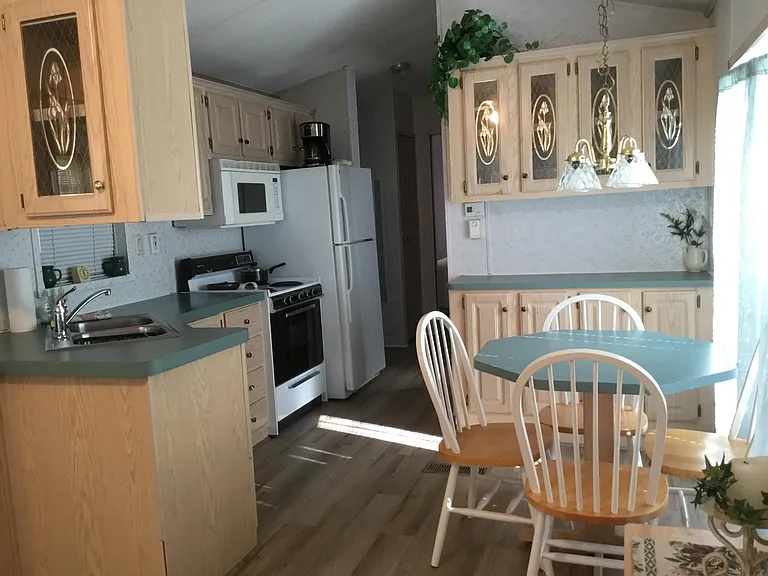86 Golden Sand Ave — Photo 5