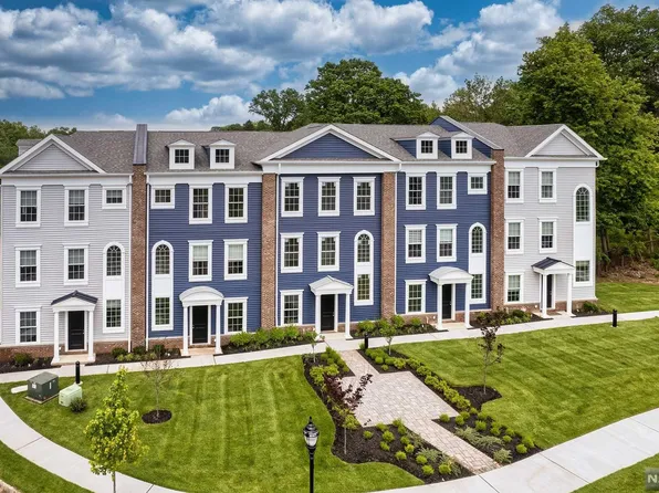 43 Parkside Ln, Teaneck, NJ 07666