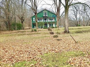 449 N 3rd Ave, Middleport, OH 45760