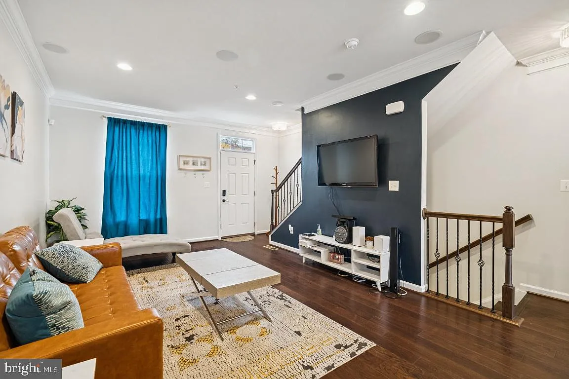 3 bed, 3.5 bath, 1983 sqft, $3,250 — Photo 4