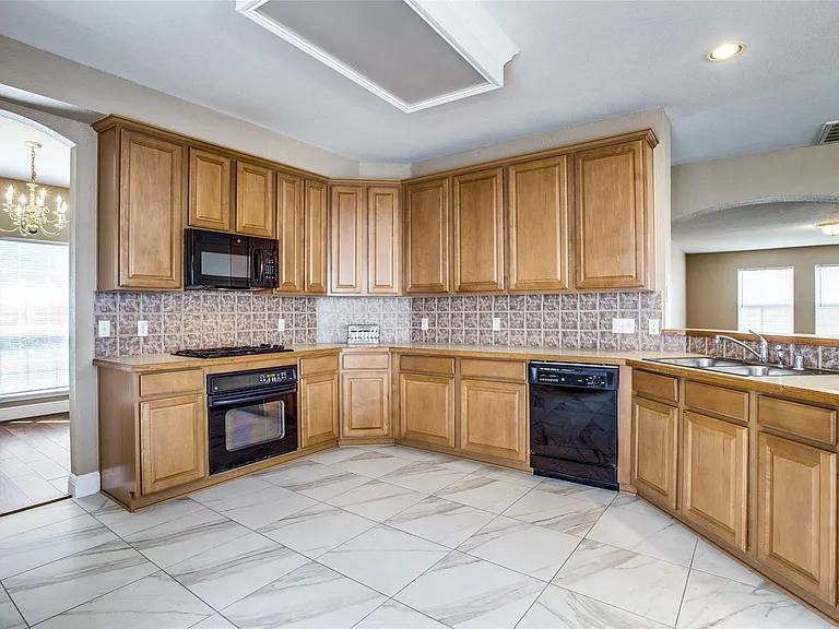 1402 Sunshine Dr — Photo 15
