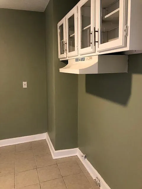 Building Photo - 10814 Reno Ave #1