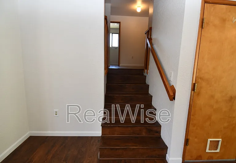936 SE Sharon Ave — Photo 6