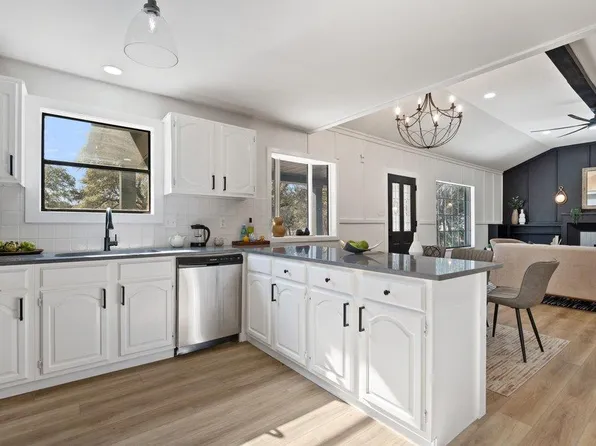 234 Woodcreek Dr, Wimberley, TX 78676