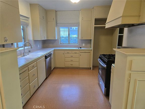 4th image of 1868 Saint Albans Rd