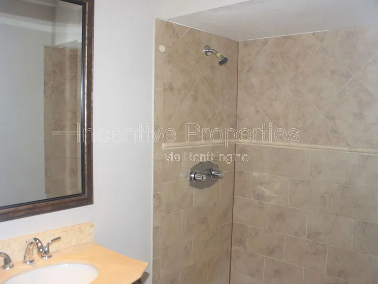 4176 Versailles Dr #D — Photo 10
