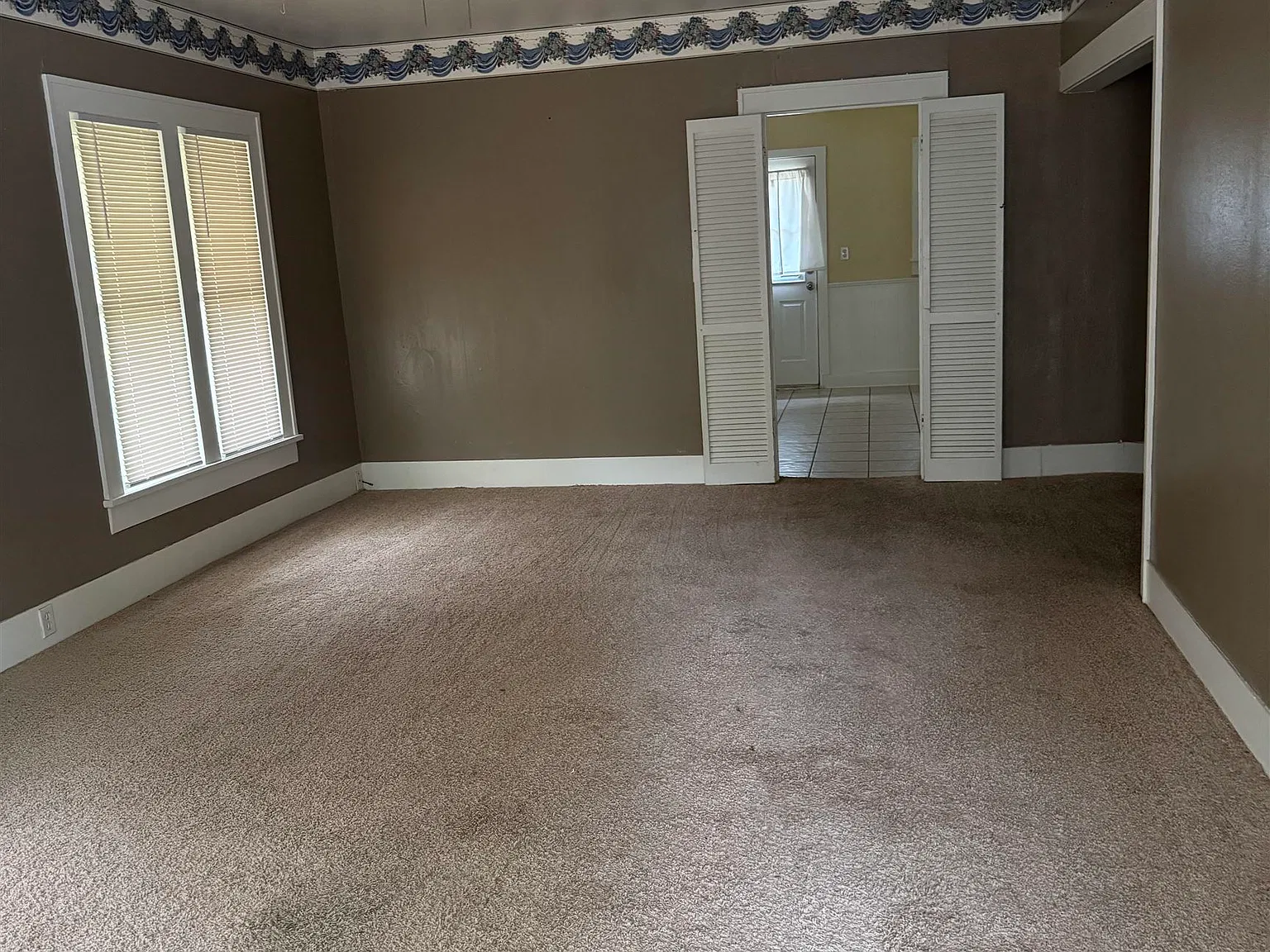 2 bed, 1.5 bath, 1613 sqft, $850 — Photo 2
