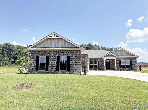 1215 Maplehurst St, Decatur, AL 35603