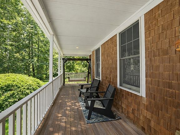 3rd image of 18 Red Pine Ln