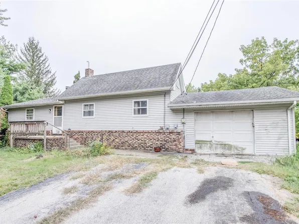 1301 Hickory St, Gillespie, IL 62033