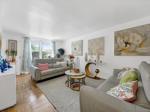 3rd image of 3512 Oxford Avenue #1C