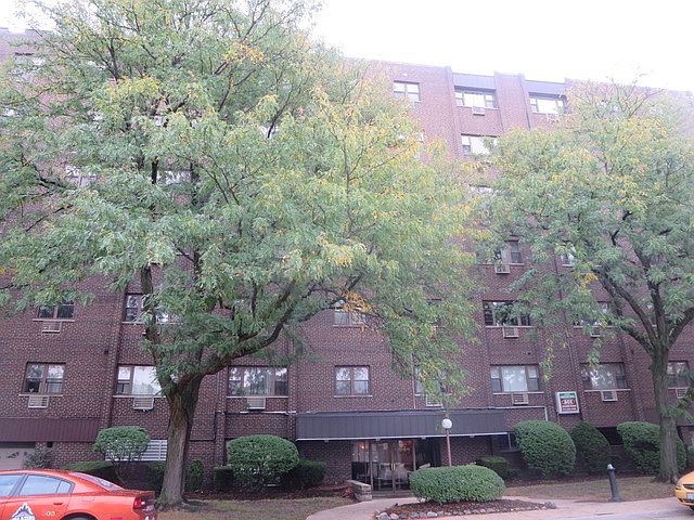 1st image of 4600 N Cumberland Ave Unit 306