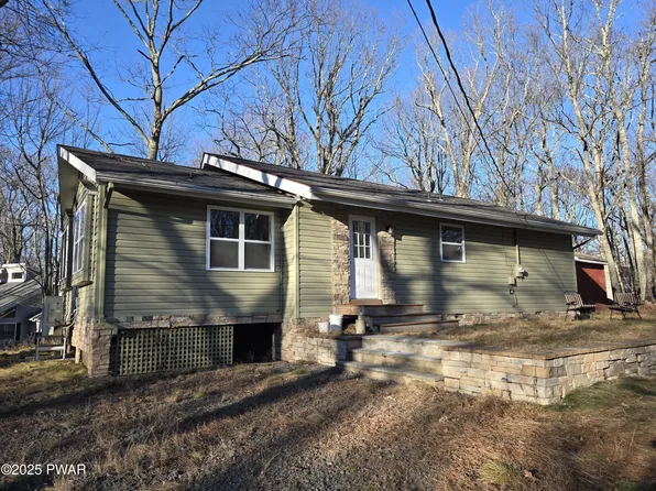 214 Maple Ridge Dr, Lords Valley, PA 18428